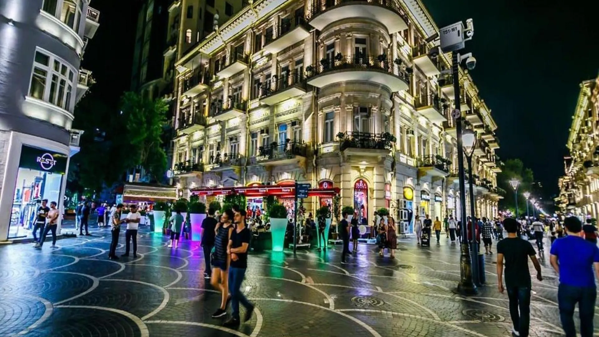 Apartment On Metro Sahil Baku